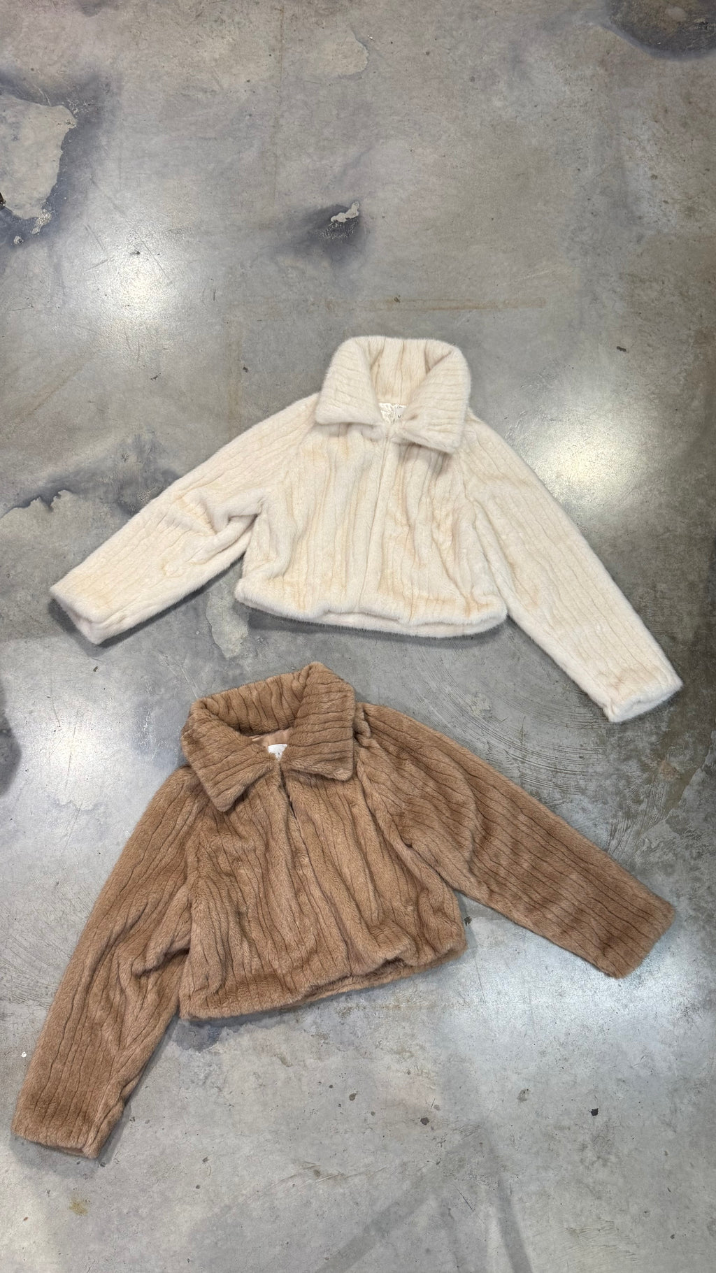 CROPPED FUR COAT