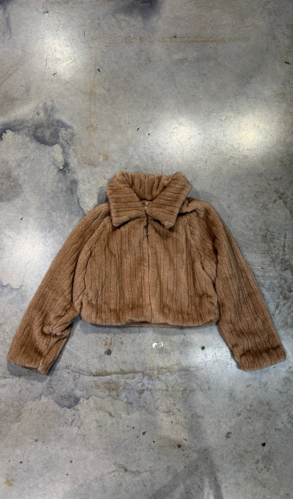 CROPPED FUR COAT