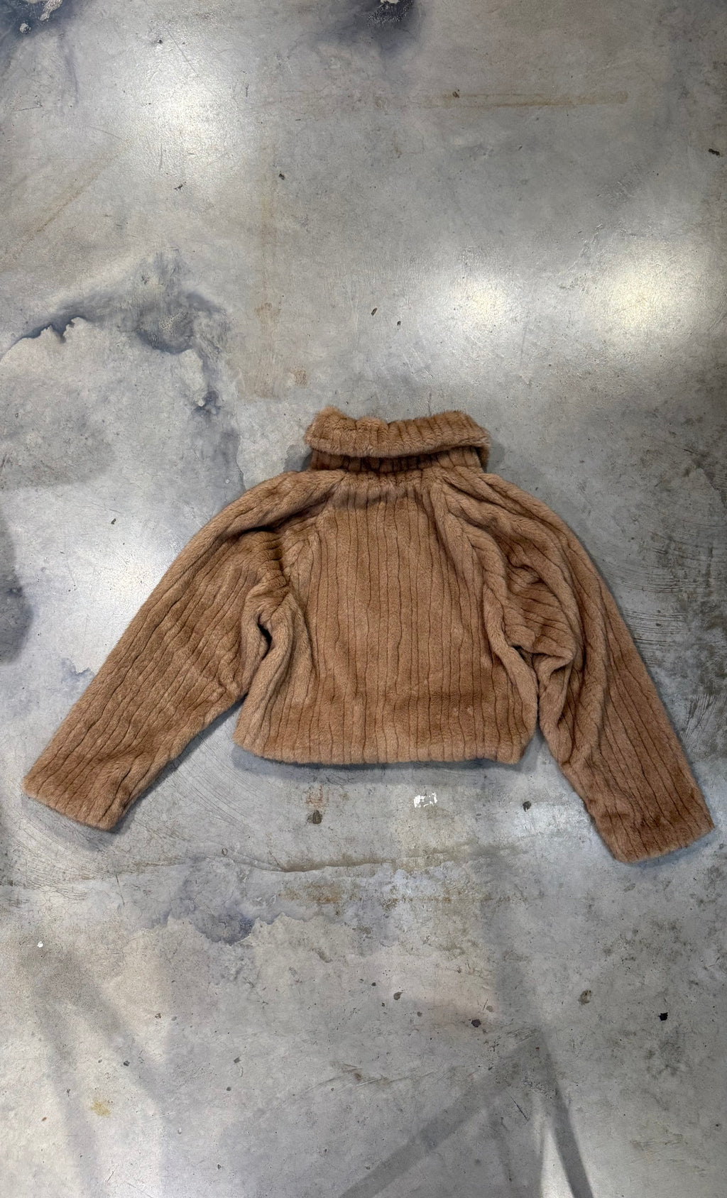 CROPPED FUR COAT